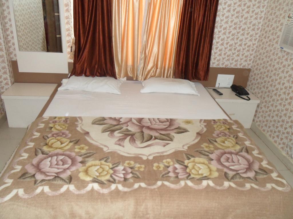 Hotel Raj Palace Dwārka Zewnętrze zdjęcie